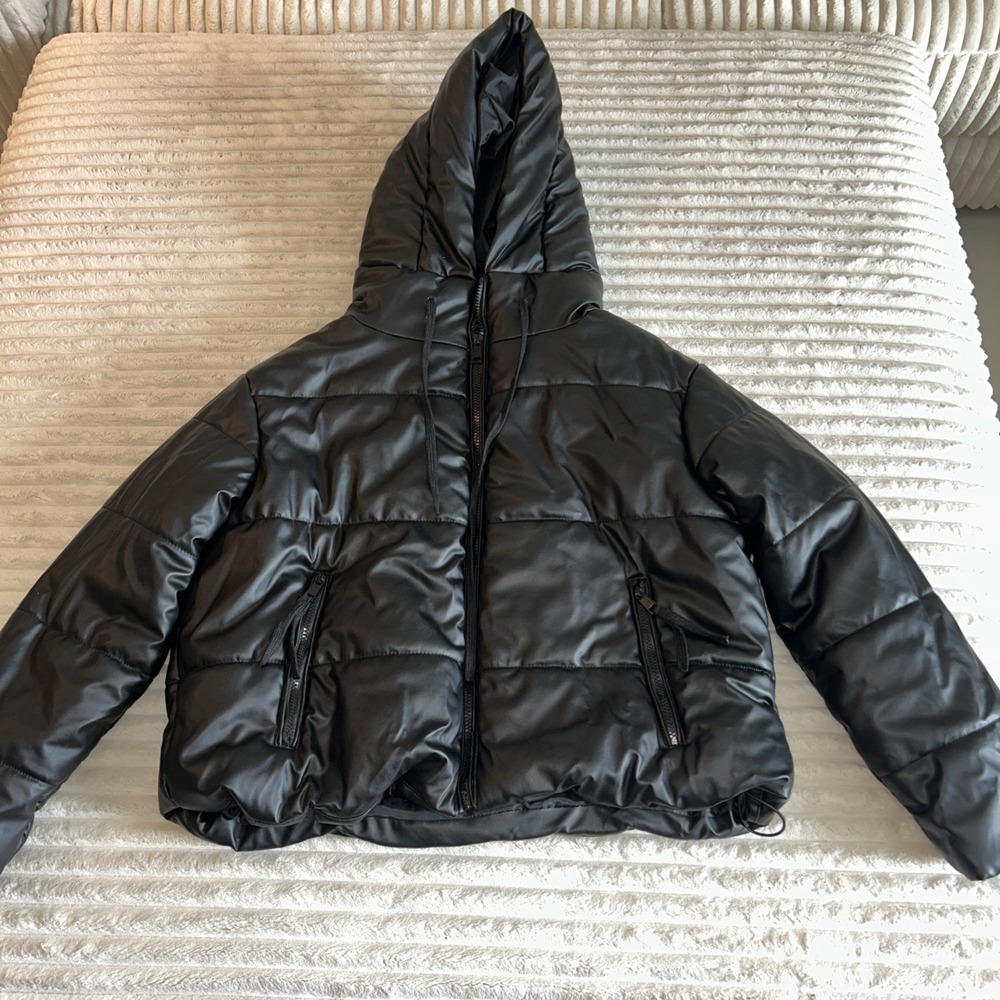 Womens Faux Leather Hooded Drawstring Hem Puffer Jacket. Size Small Oversized
